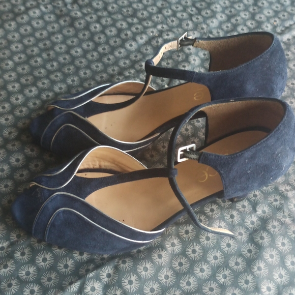 Sandals - Picture 4 of 4